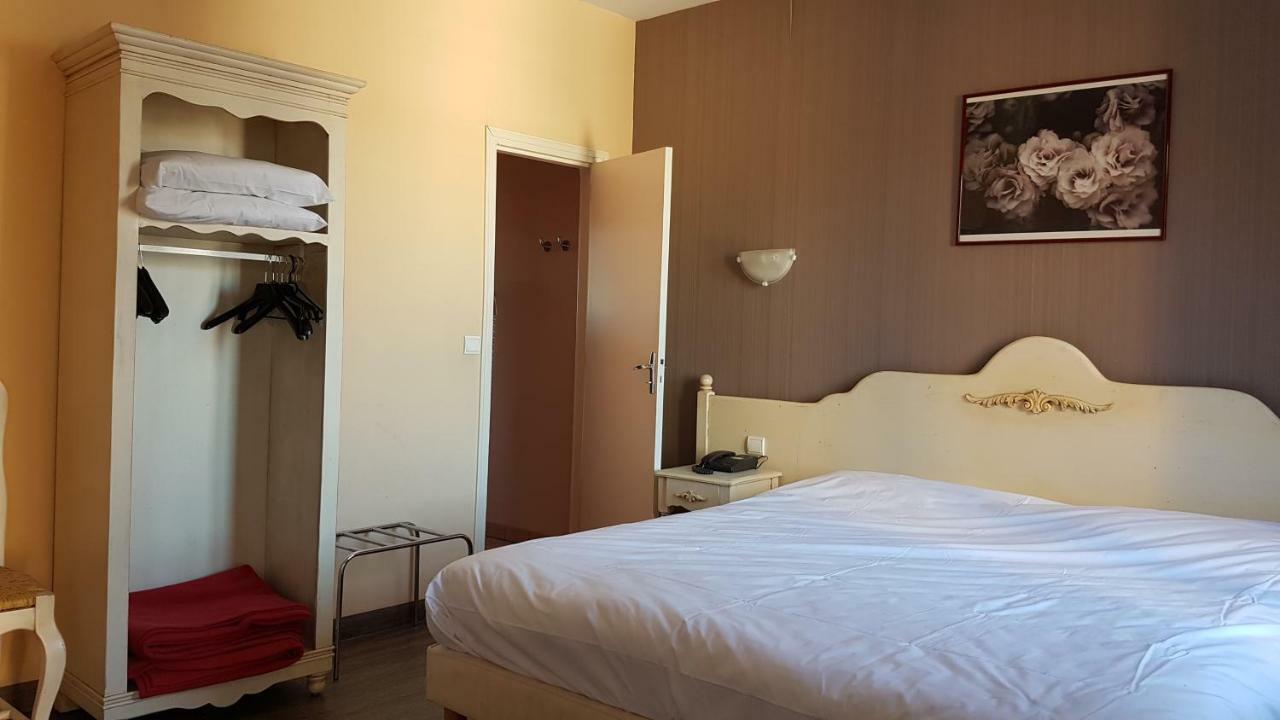 Hotel Au Lion D'Or Nogent-le-Rotrou Habitación foto